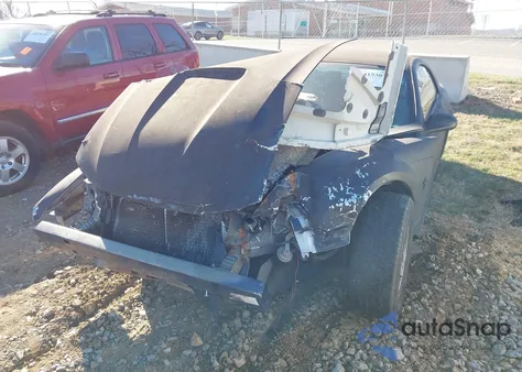 2002 Ford Mustang z USA, uszkodzony, nr VIN 1FAFP40422F210055